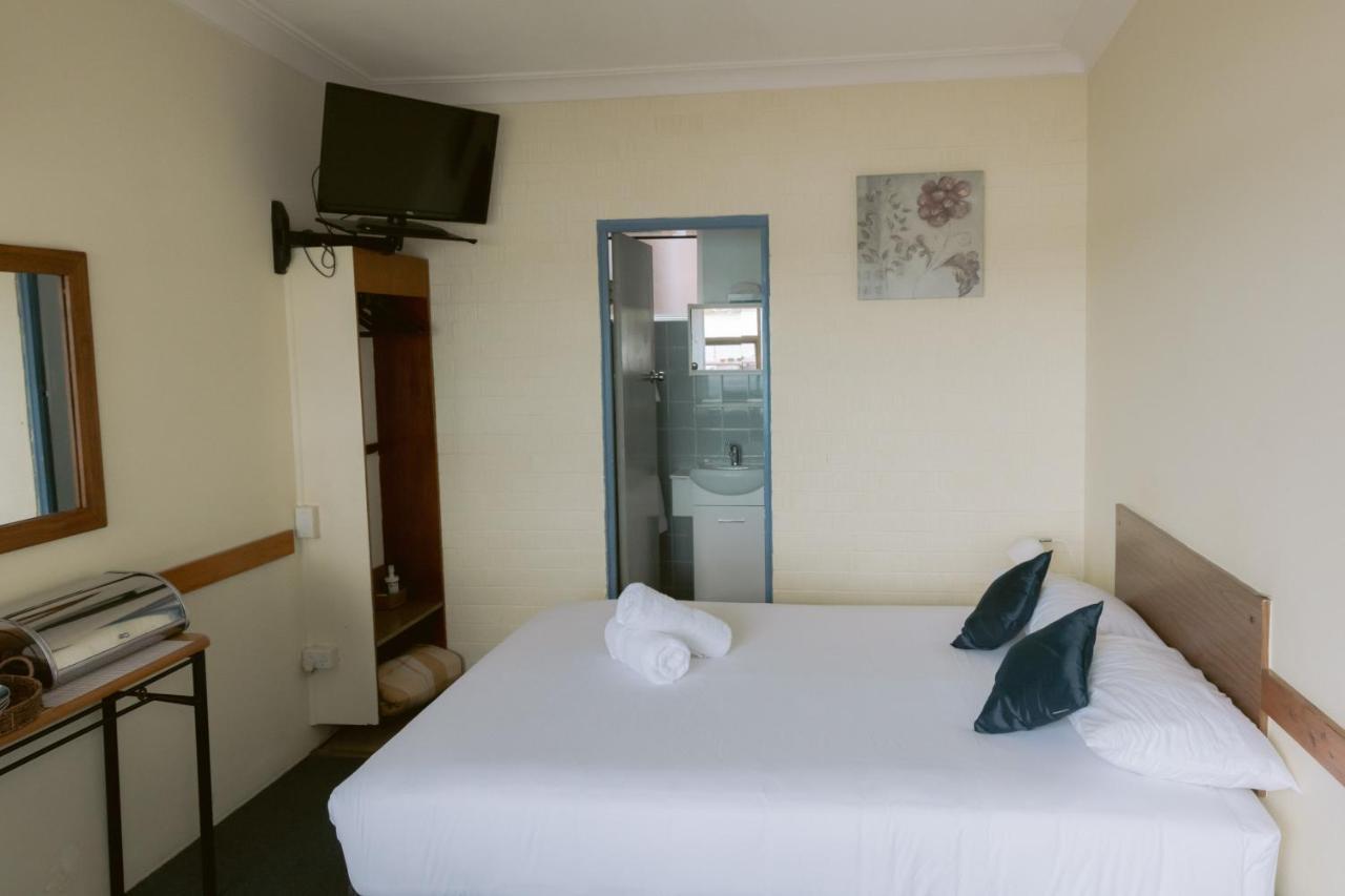 Black Swan Waterfront Motel (Adults Only) Swansea Exteriér fotografie