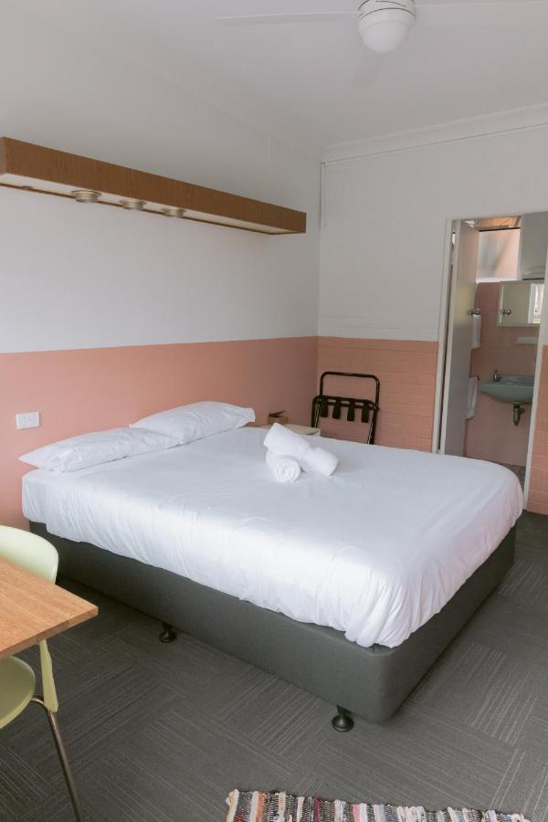 Black Swan Waterfront Motel (Adults Only) Swansea Exteriér fotografie