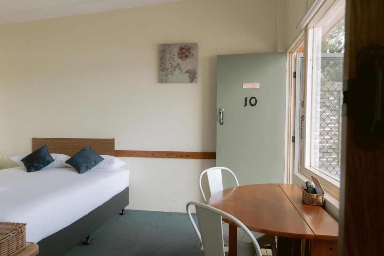 Black Swan Waterfront Motel (Adults Only) Swansea Exteriér fotografie
